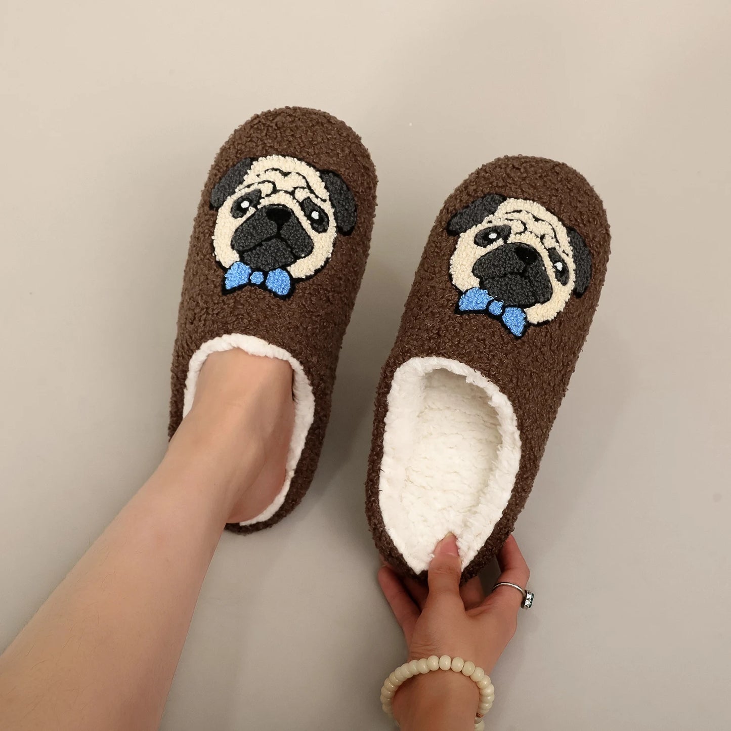 Pantufa Feminina Pelúcida Bordada inverno